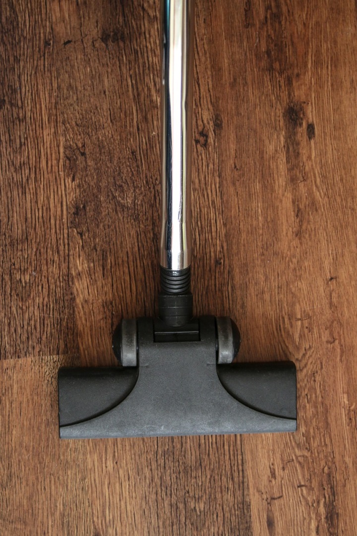 house cleaning vacuum living room